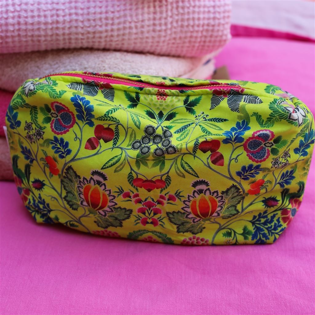 Brocart Decoratif Lime Medium Toiletry Bag