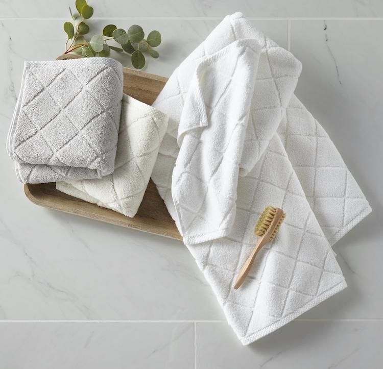 Towels - Nantucket bath towel by Peacock Alley