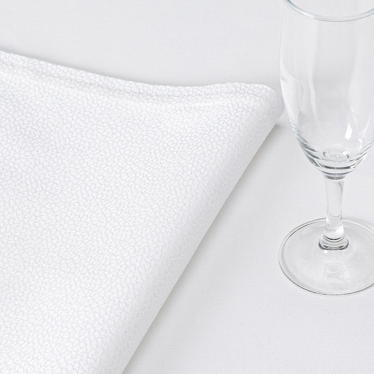 Offre White Table Linens by Le Jacquard Français - Galuchat