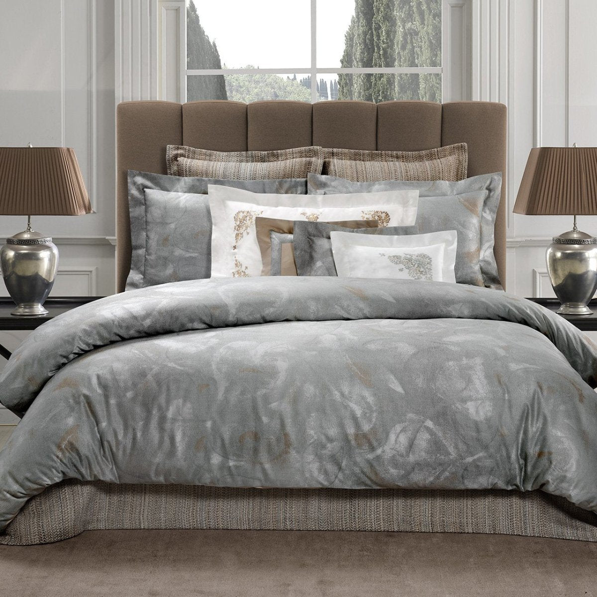 Grey Velvet Bed VG Ryan